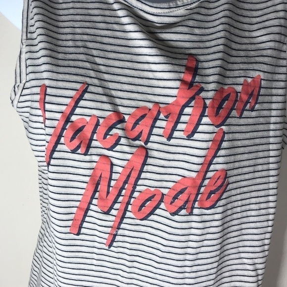 Zoe + Liv Vacation Mode Striped graphic top Size medium - Picture 7 of 13